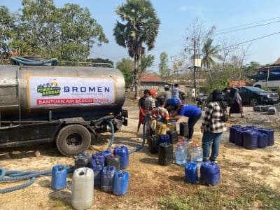 Krisis Air Bersih di 70 Desa Bangkalan, Aksi Pemuda Barbar Bromen Distribusikan Bantuan