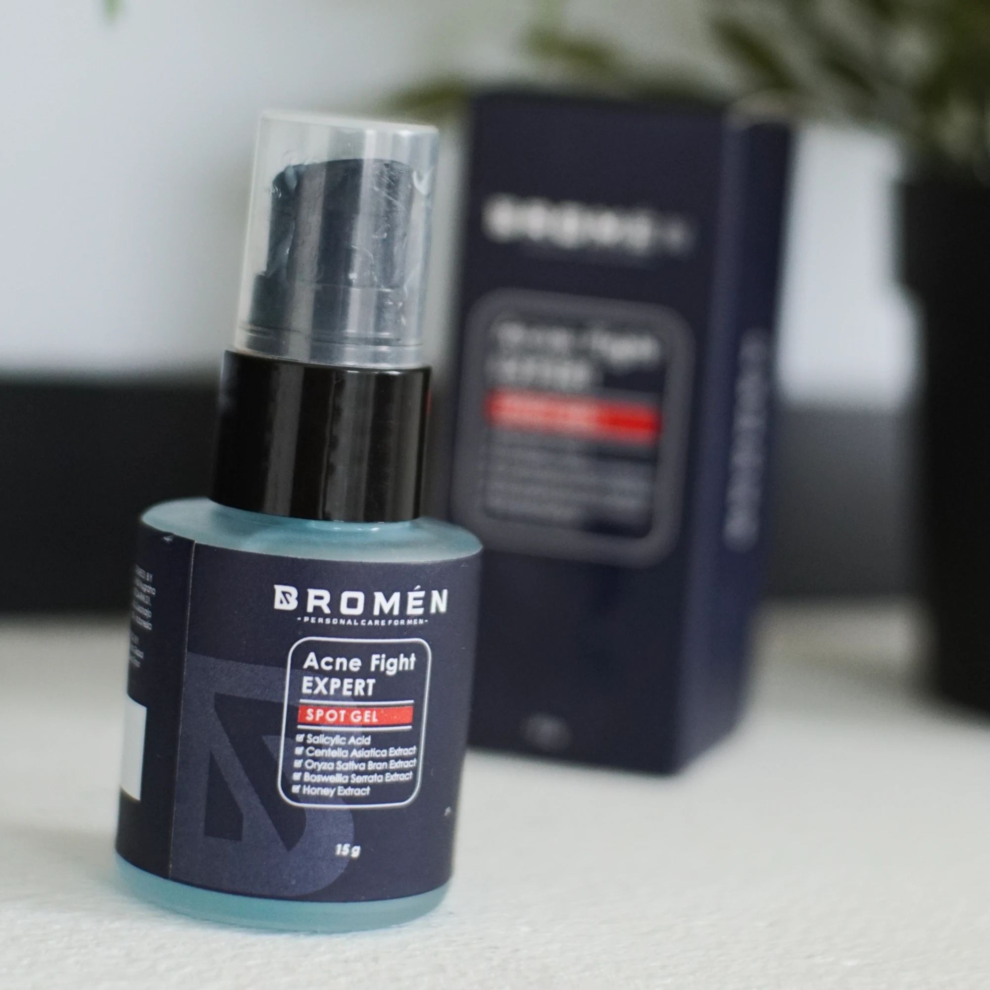 bromen acne fight expert spot gel angled closeup