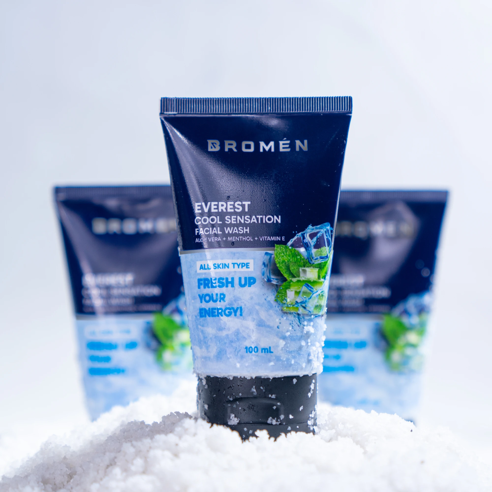 bromen everest cool sensation facial wash with product background